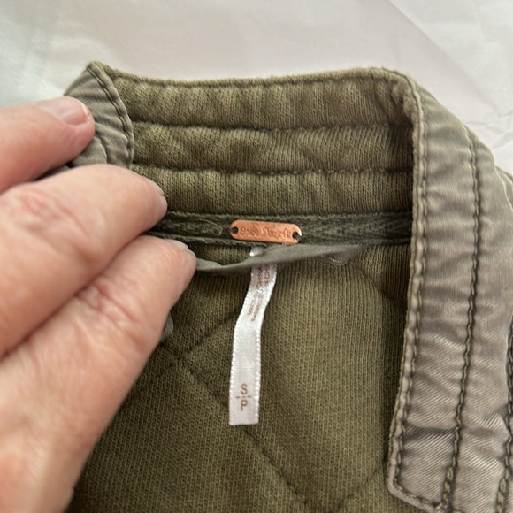 Appears New Free People Fatigue Green Jacket s/p smoke free. - Picture 6 of 7